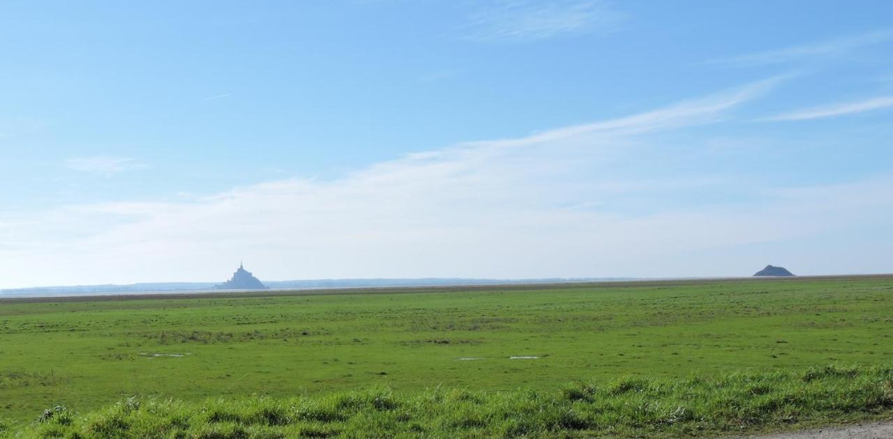 Gite De Charme "La Maison Saint-Leonard" Avec Piscine, Spa, Vue Sur Le Mont Saint-Michel Vains ภายนอก รูปภาพ