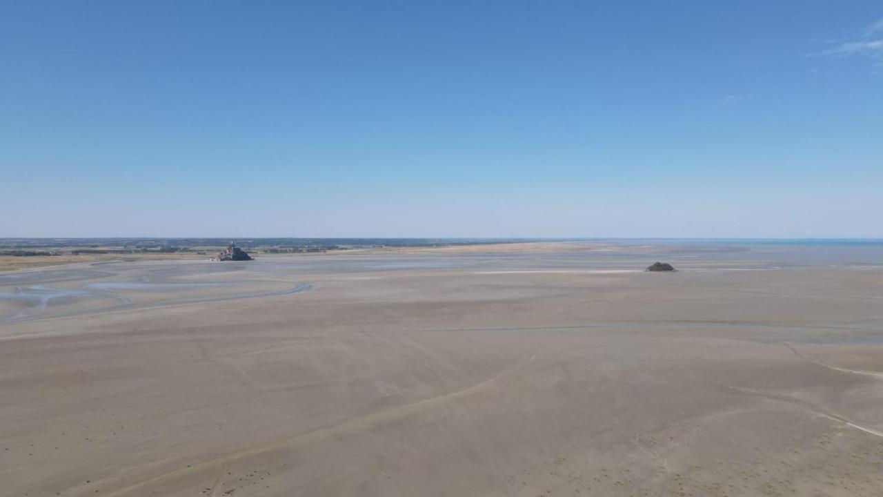 Gite De Charme "La Maison Saint-Leonard" Avec Piscine, Spa, Vue Sur Le Mont Saint-Michel Vains ภายนอก รูปภาพ
